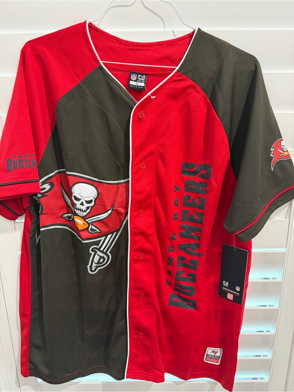 NWT Tampa Bay Buccaneers Red & Black Baseball Jersey-XL